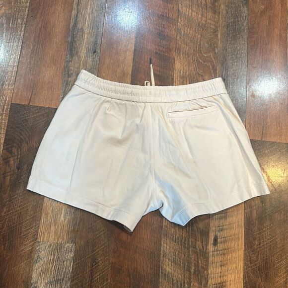 Athleta shorts 4 (5520) - Picture 3 of 5